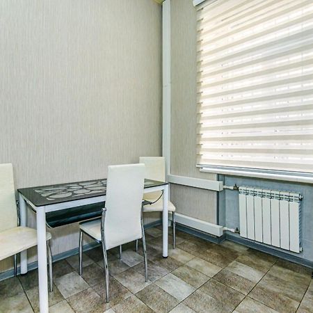Azneft Square Deluxe Apartment Баку Екстериор снимка
