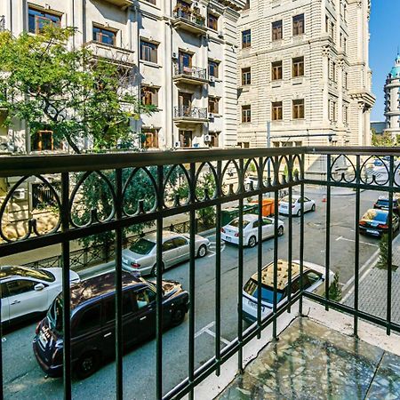 Azneft Square Deluxe Apartment Баку Екстериор снимка