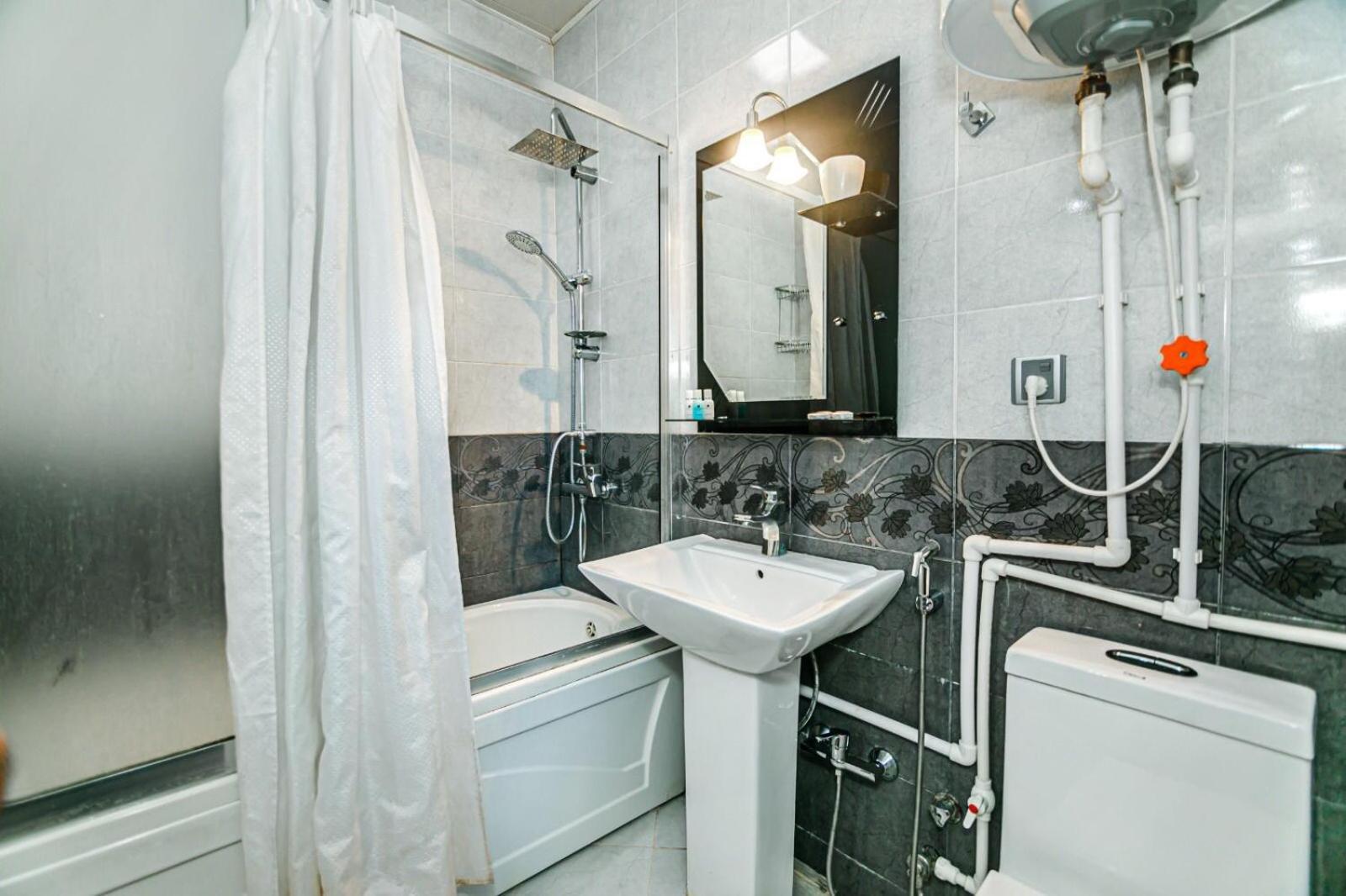 Azneft Square Deluxe Apartment Баку Екстериор снимка