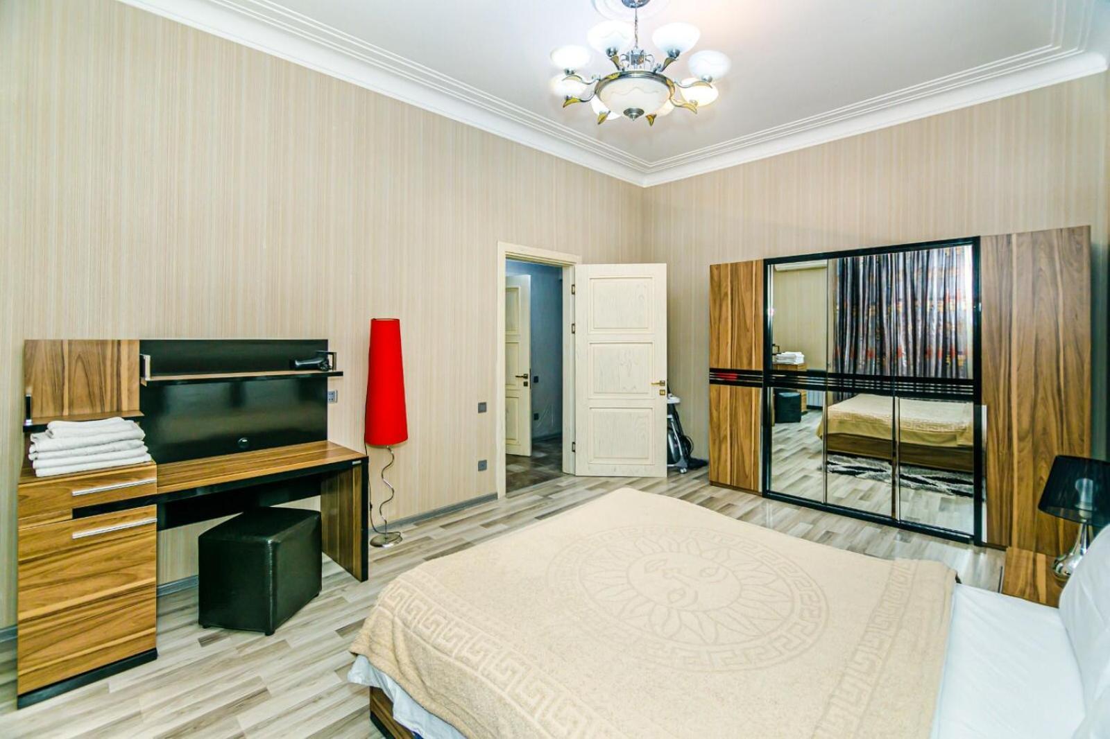 Azneft Square Deluxe Apartment Баку Екстериор снимка