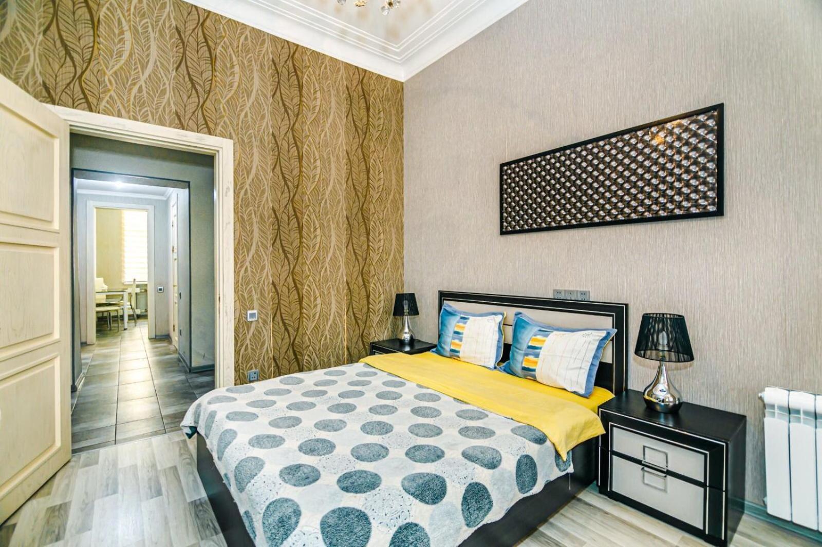 Azneft Square Deluxe Apartment Баку Екстериор снимка