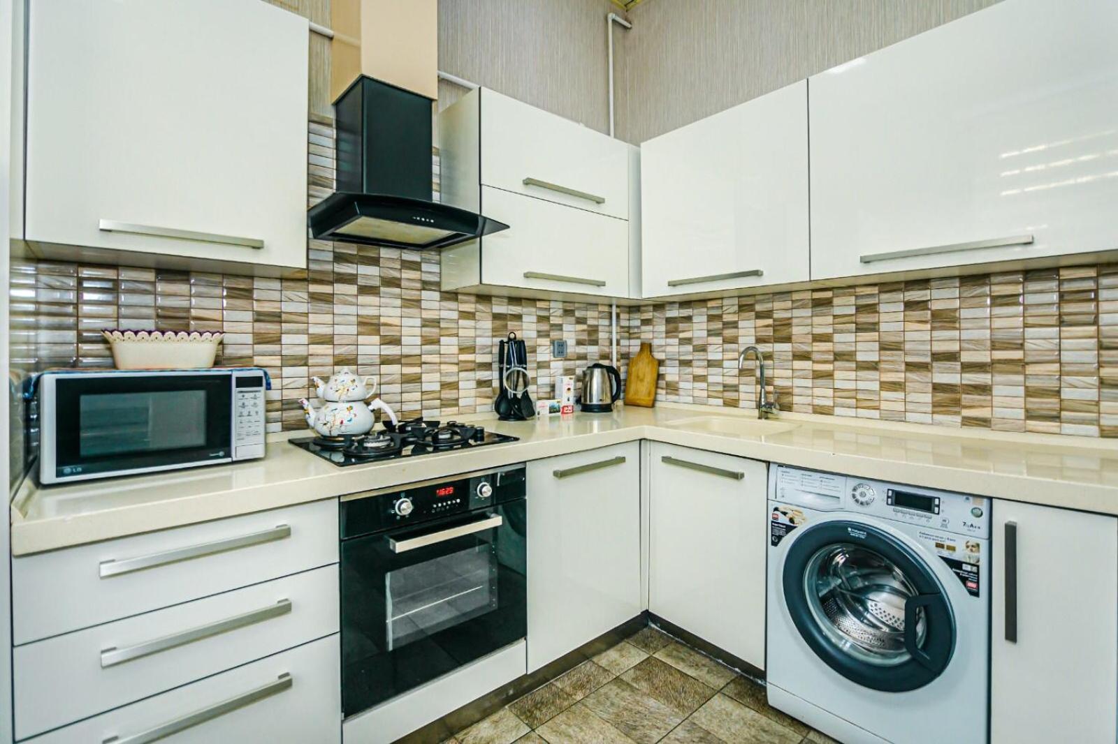 Azneft Square Deluxe Apartment Баку Екстериор снимка