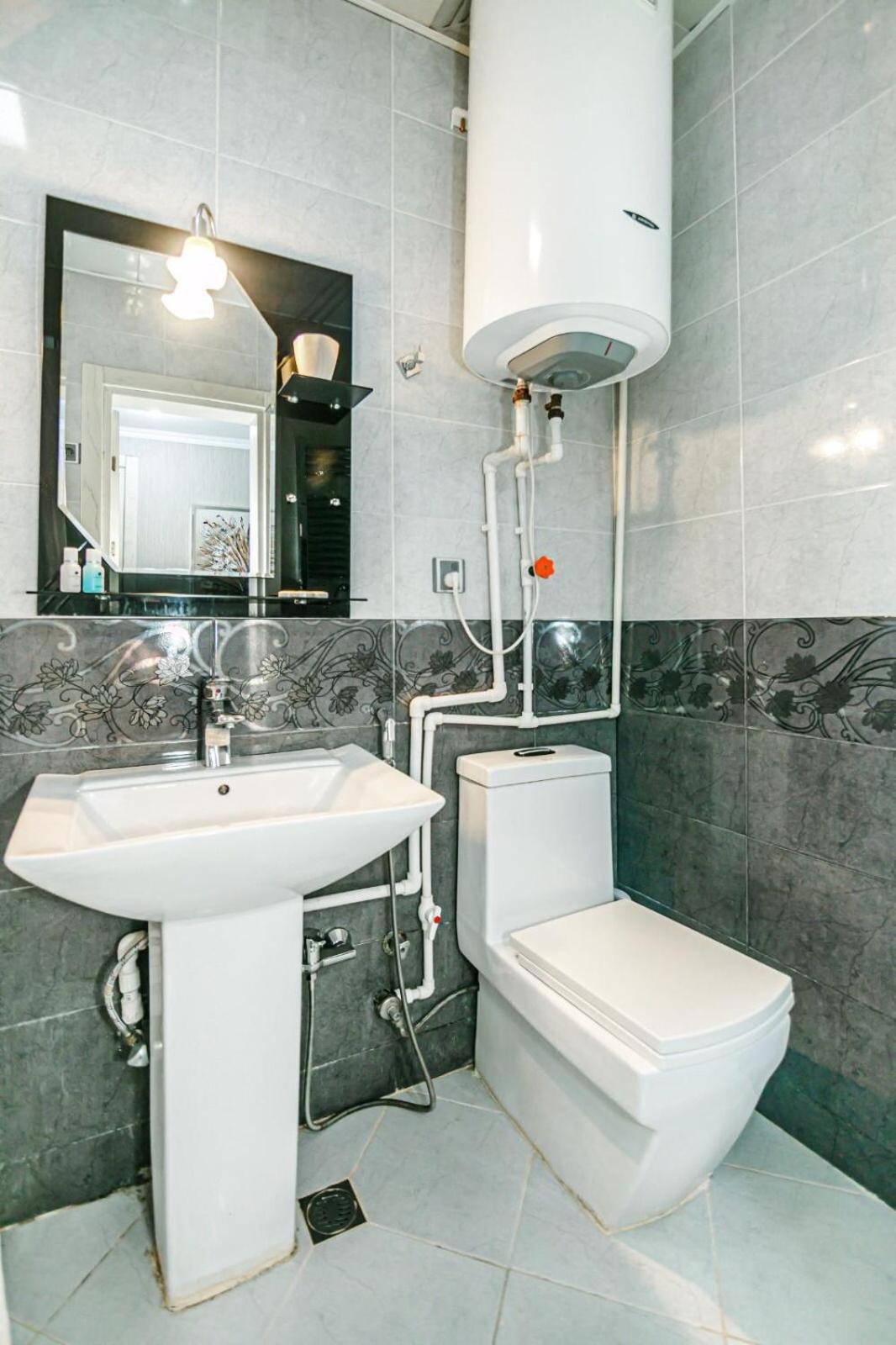 Azneft Square Deluxe Apartment Баку Екстериор снимка